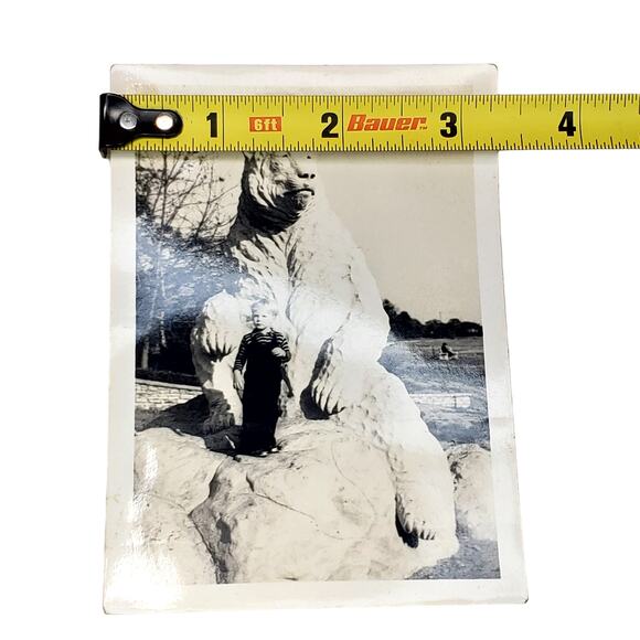 Vtg Boy Short Faced Bear Statue B&W Monochrome Photo 1940s Found Snapshot - Picture 4 of 4